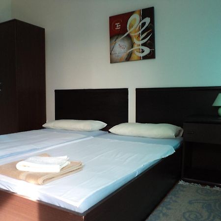 سكوبجي Motel Le Village المظهر الخارجي الصورة