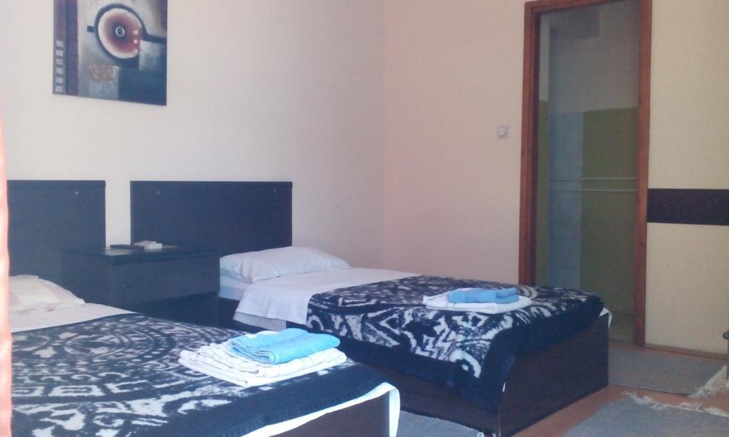 سكوبجي Motel Le Village الغرفة الصورة